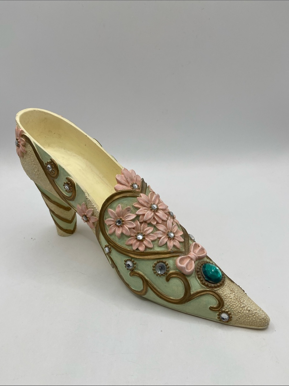 Vintage Decorative Victorian High Heeled
Shoe Figurine Display Feminine